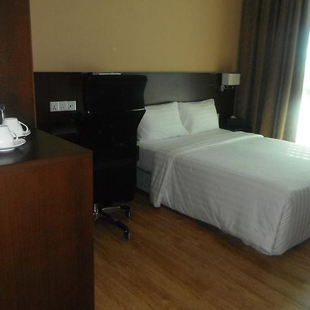 Keoja Hotel Kuala Belait Экстерьер фото