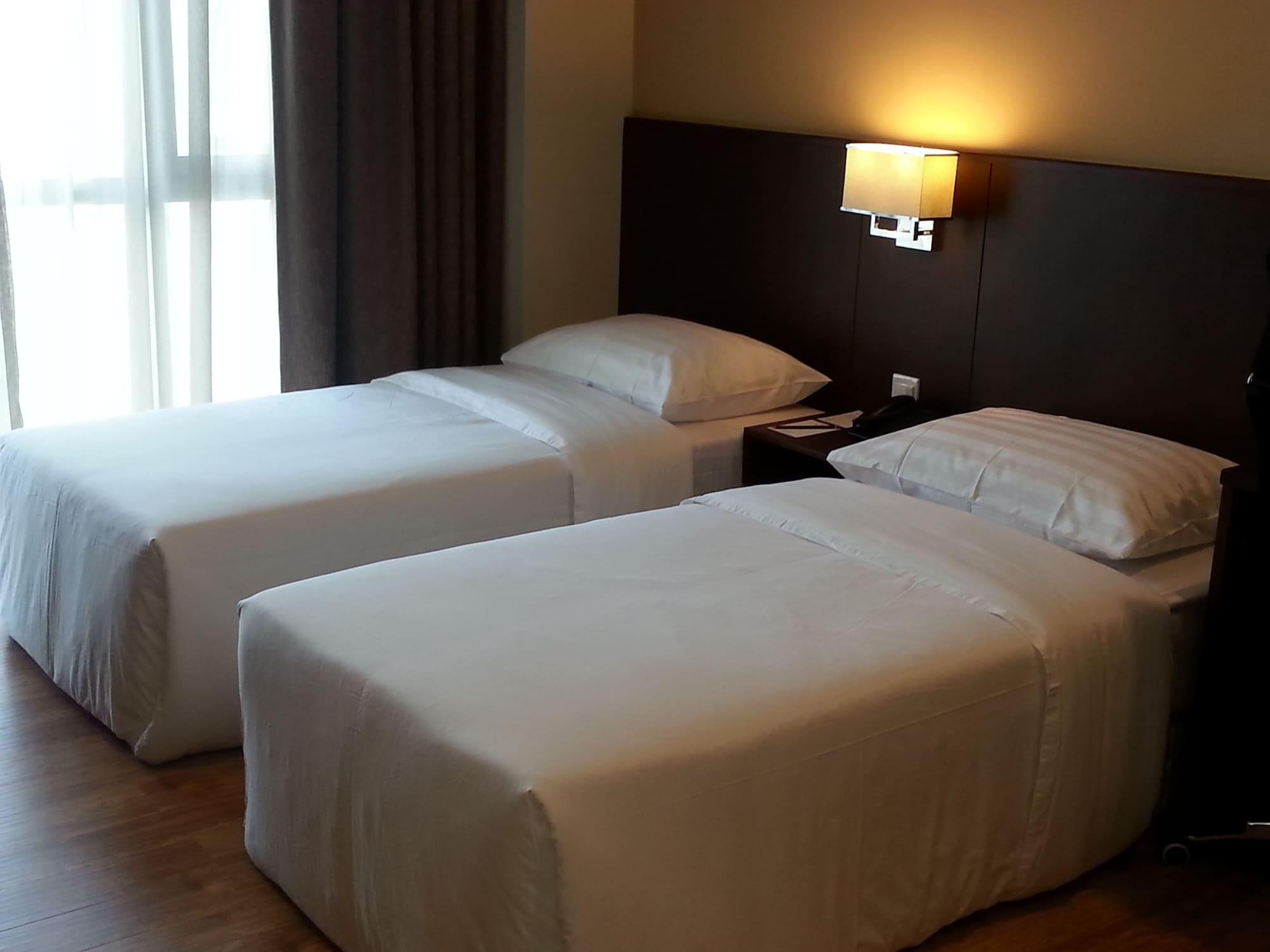 Keoja Hotel Kuala Belait Экстерьер фото