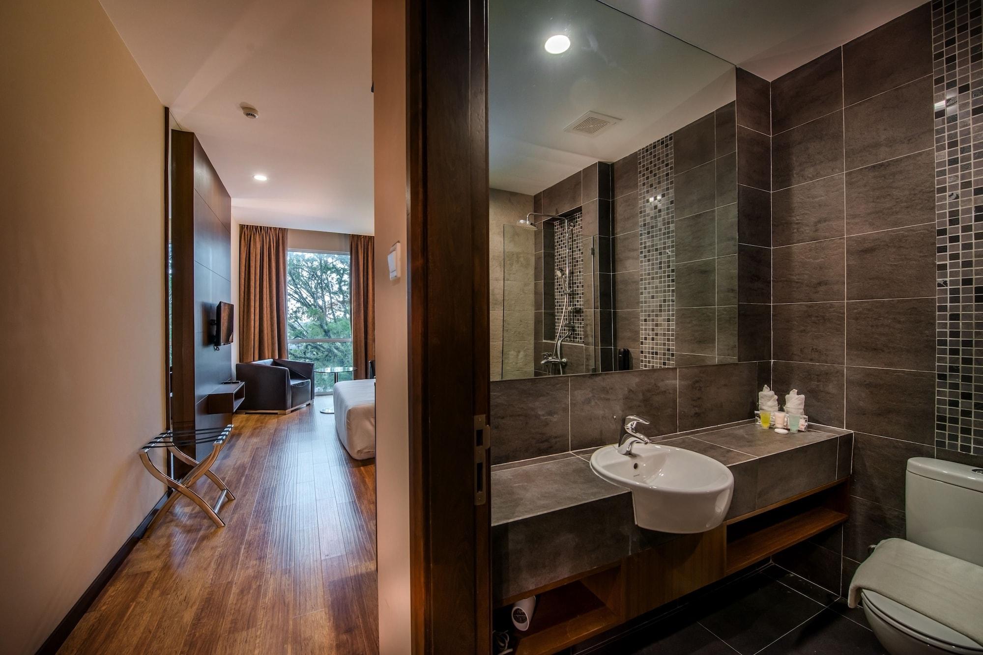 Keoja Hotel Kuala Belait Экстерьер фото