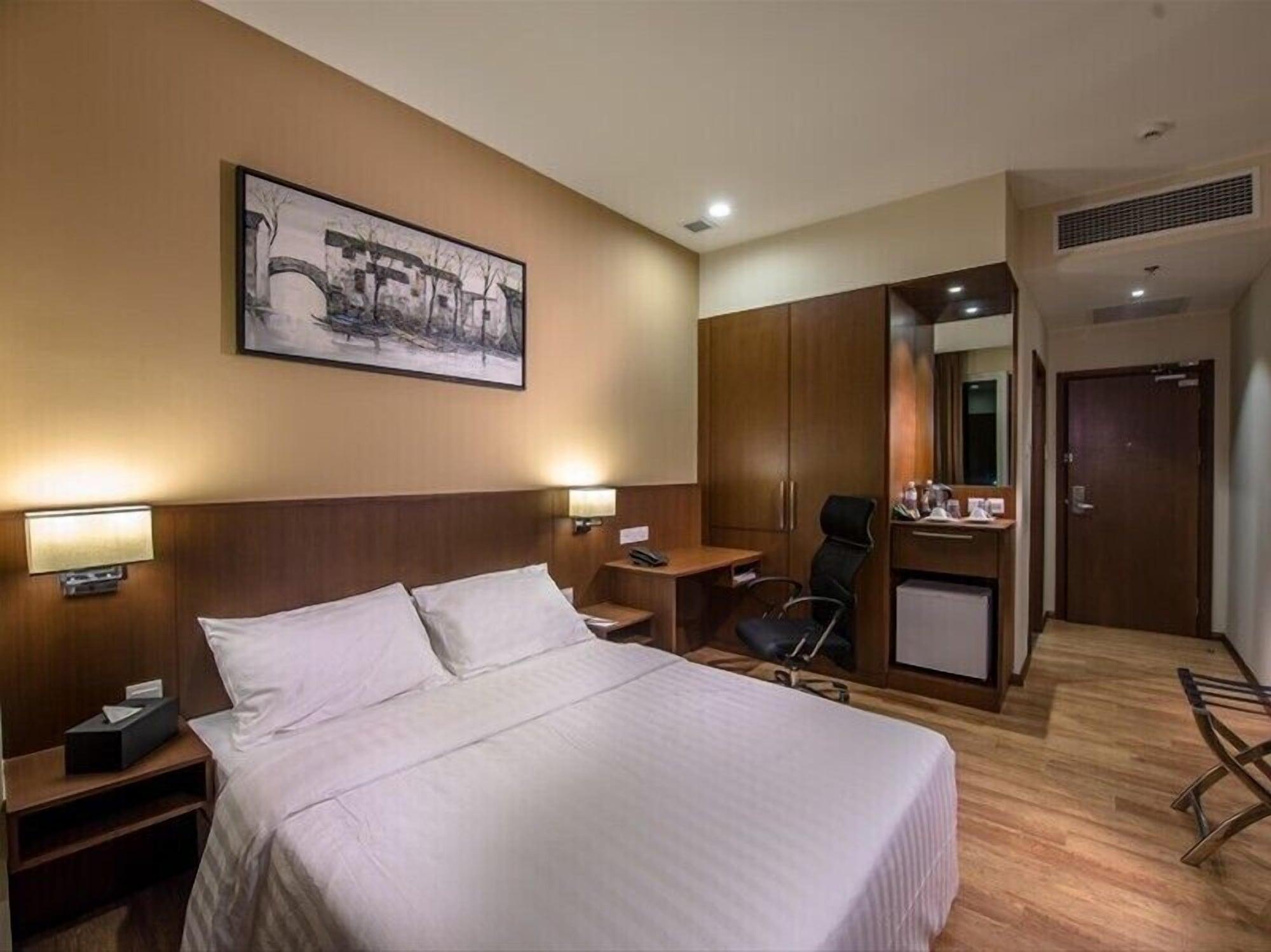Keoja Hotel Kuala Belait Экстерьер фото