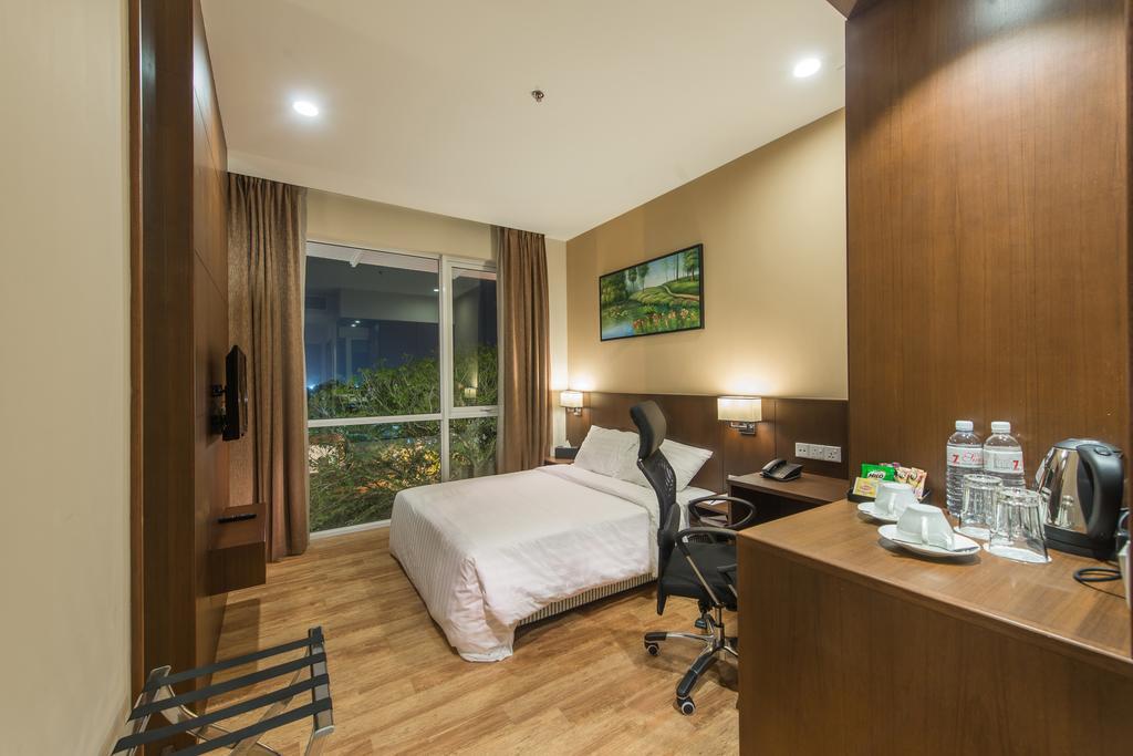 Keoja Hotel Kuala Belait Экстерьер фото