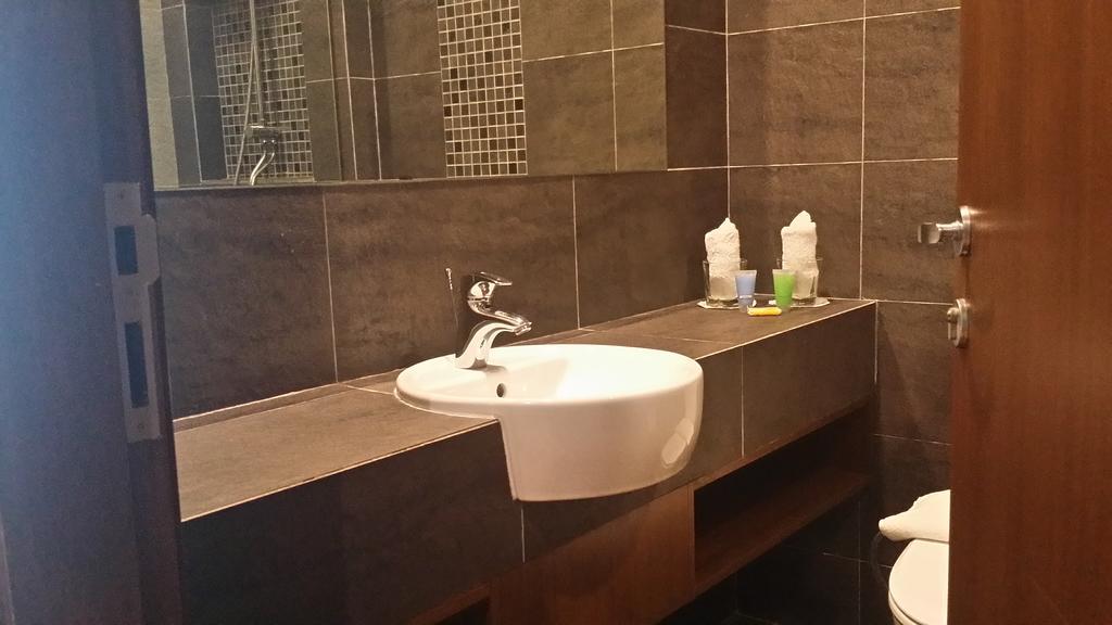 Keoja Hotel Kuala Belait Экстерьер фото
