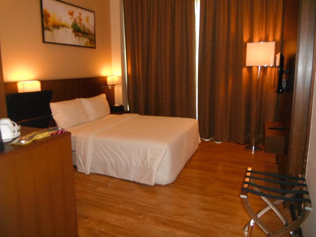 Keoja Hotel Kuala Belait Экстерьер фото