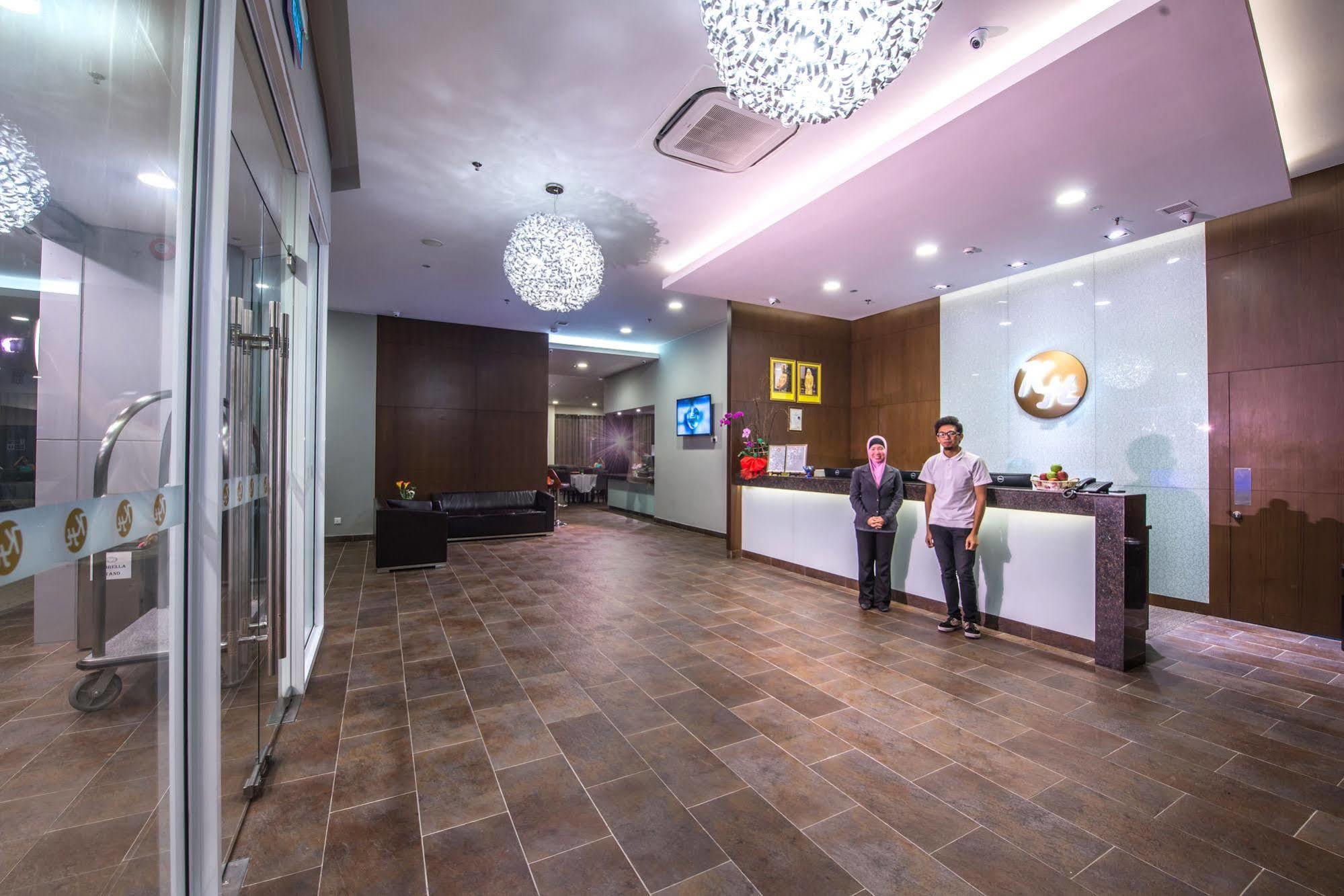Keoja Hotel Kuala Belait Экстерьер фото
