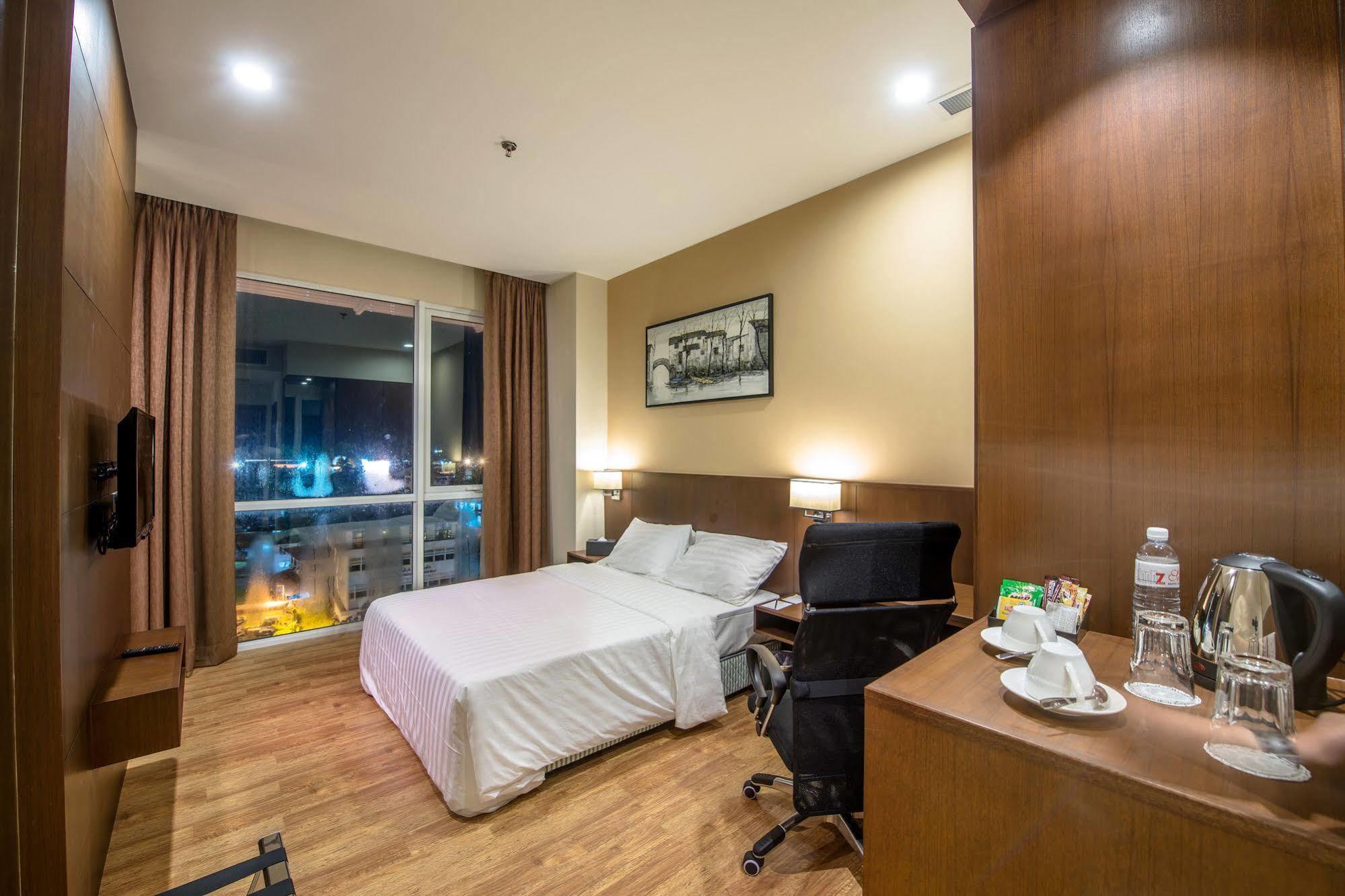 Keoja Hotel Kuala Belait Экстерьер фото