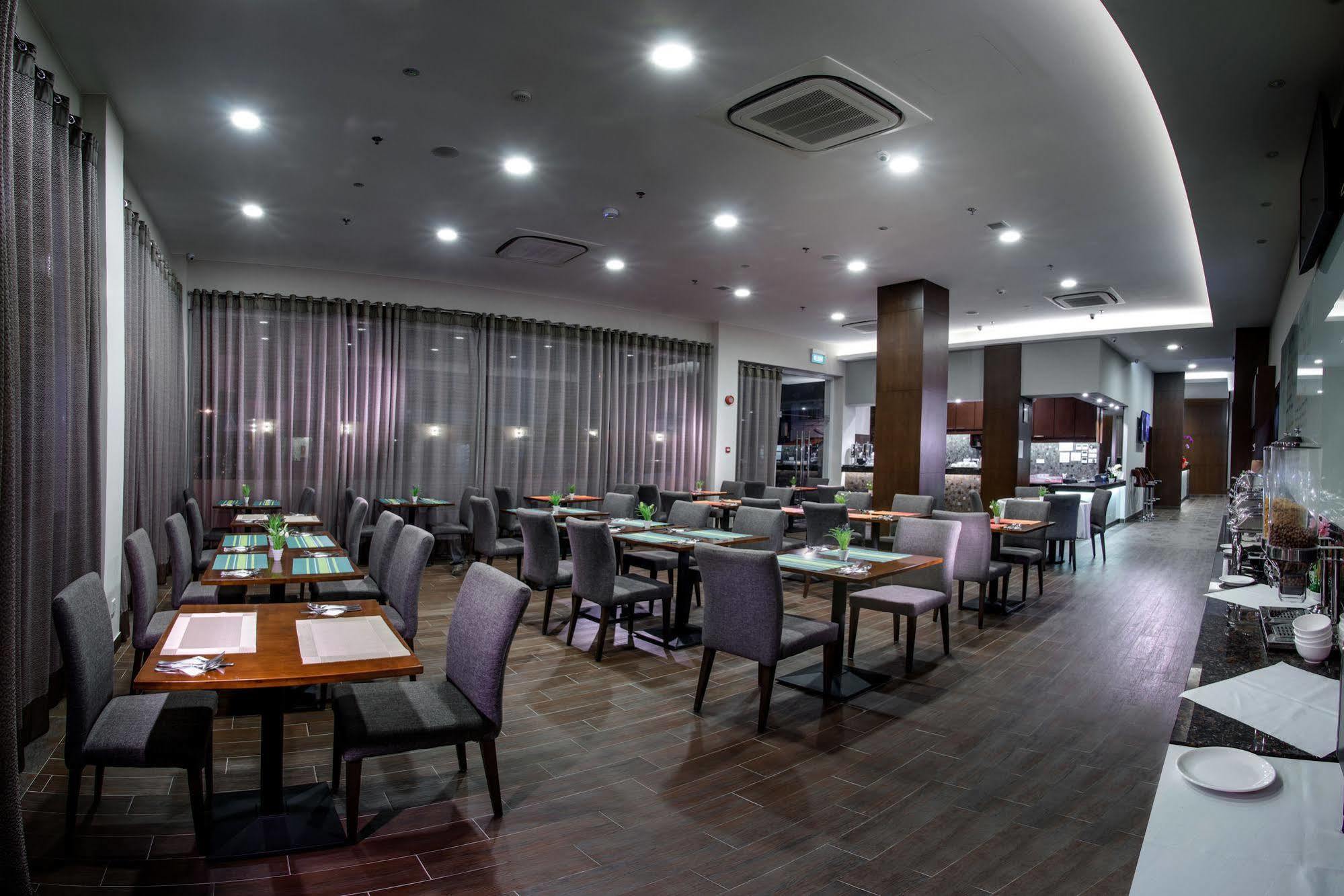 Keoja Hotel Kuala Belait Экстерьер фото